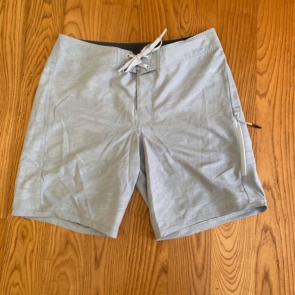 Under Armour boardshorts. Size 34. - Picture 1 of 8